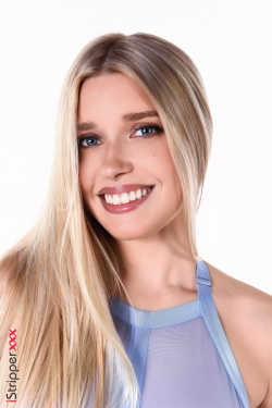 Freya Mayer - Split View - 3